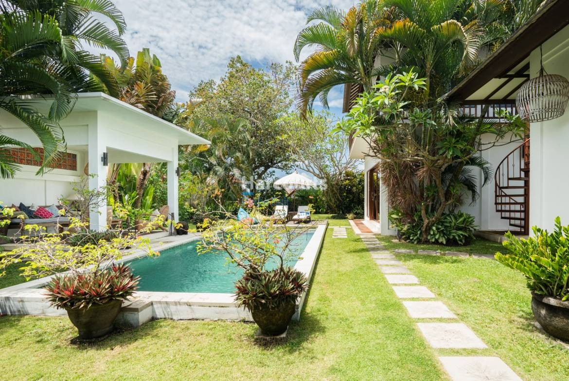 Charming Villa for Sale in Batu Bolong, Bali
