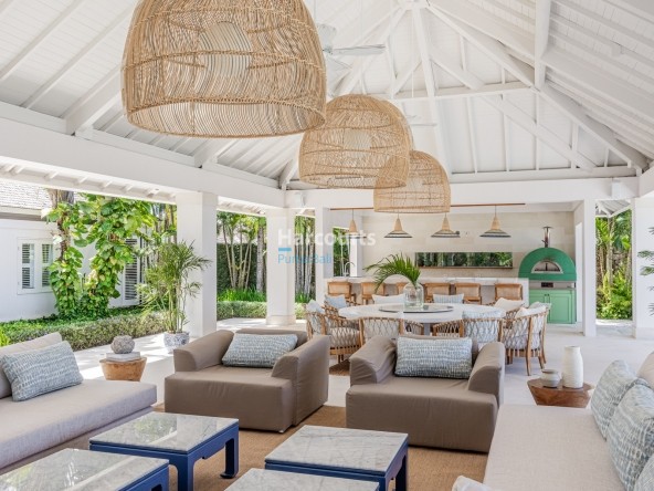 Exploring the Lifestyle Benefits of Owning a Villa in Seminyak