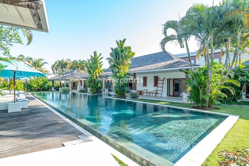 Exquisite Five-Bedroom Villa in Prestigious Canggu