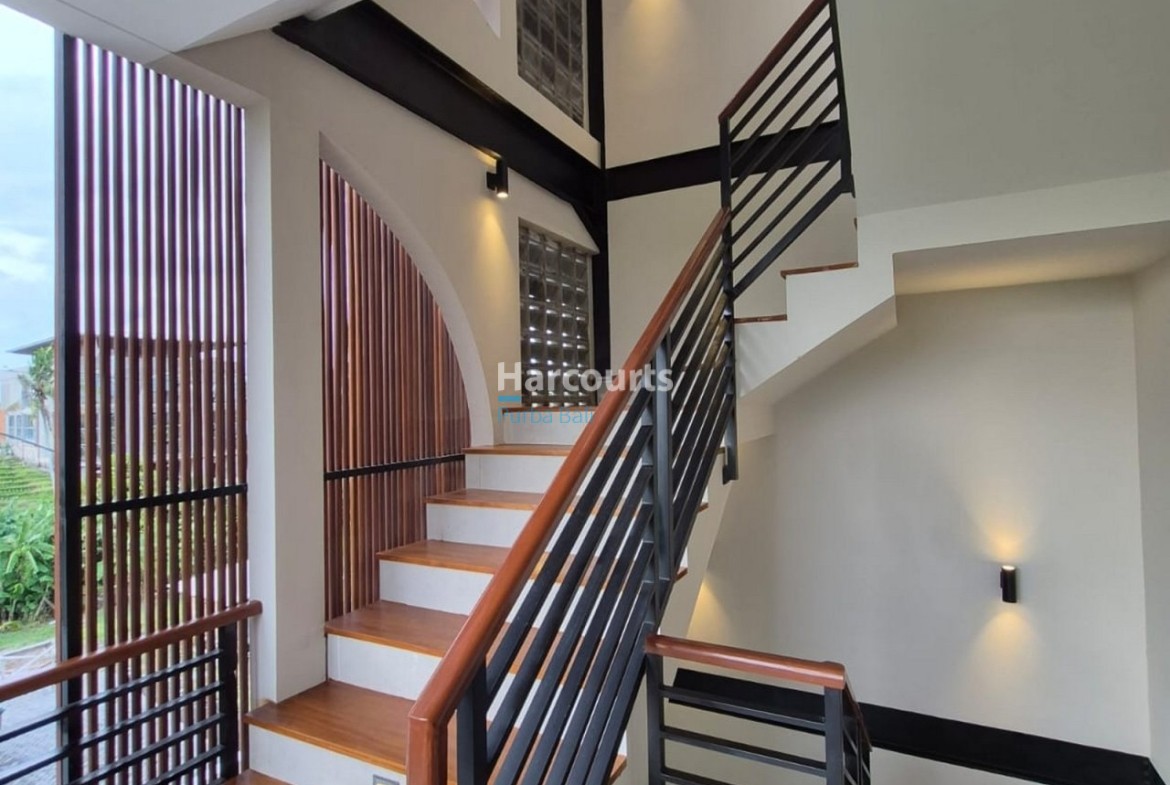 Located Beautiful Surroundings Pantai Tropical Modern