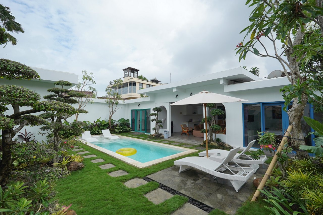 Entertainment Balis Balinese Restaurants Beaches Luxury