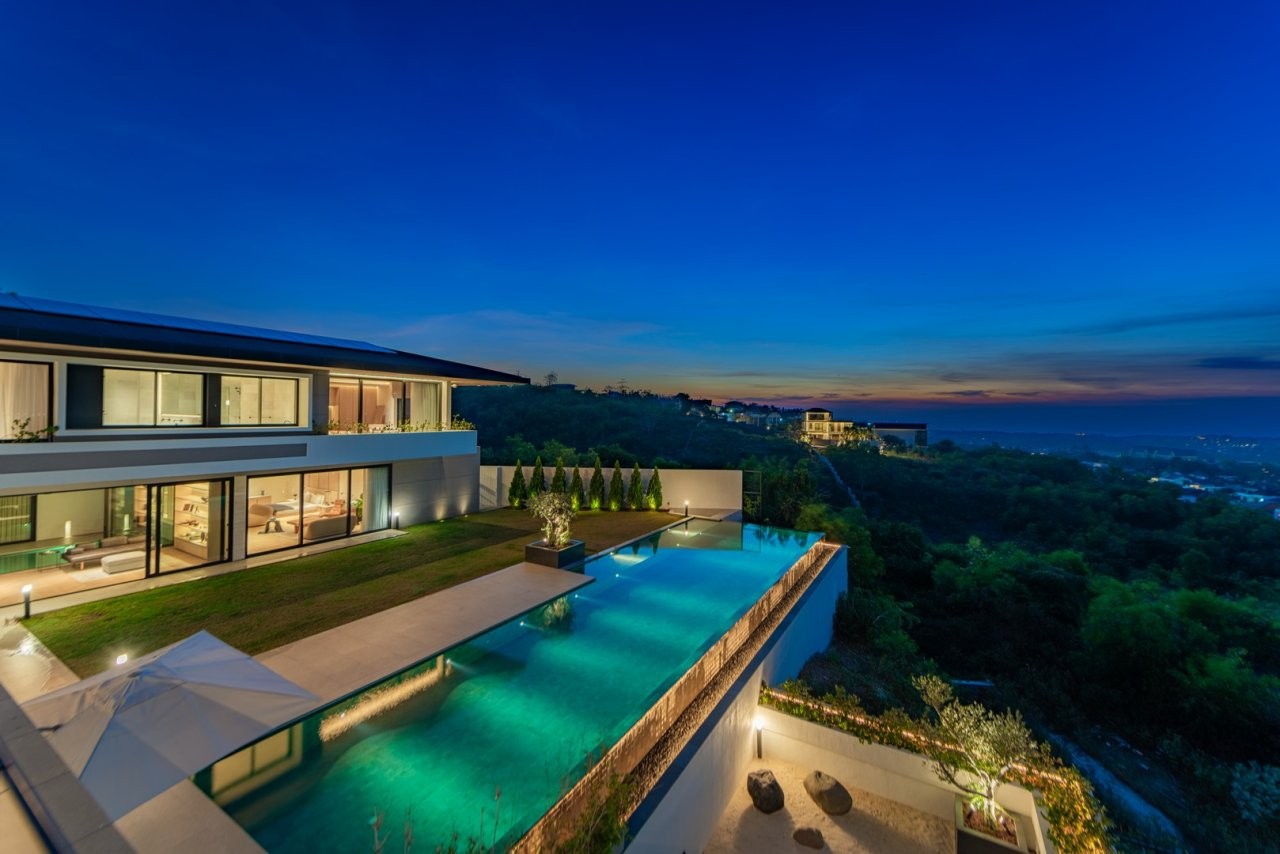 Seamless Solid Prime Location Effortless Exclusive Green