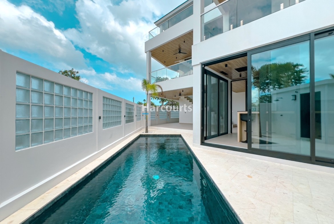 02 Pool View 2 Large