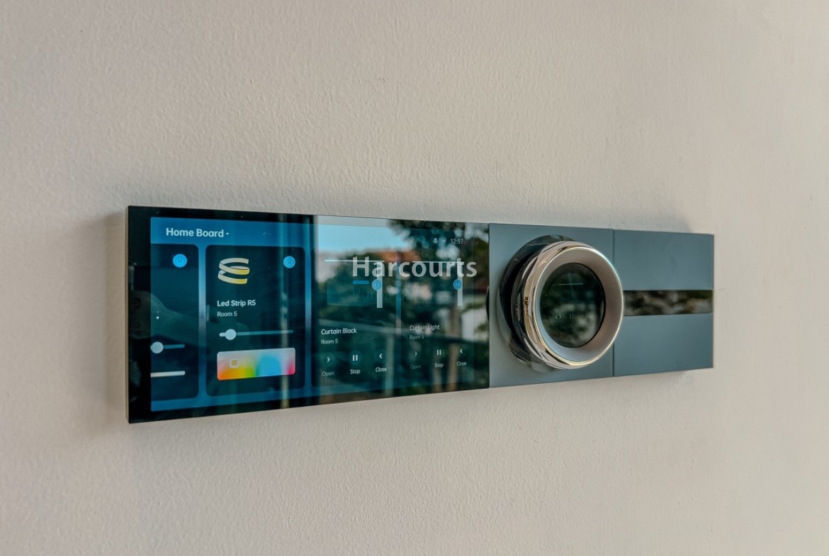 04 Tech Smarthome Board Large