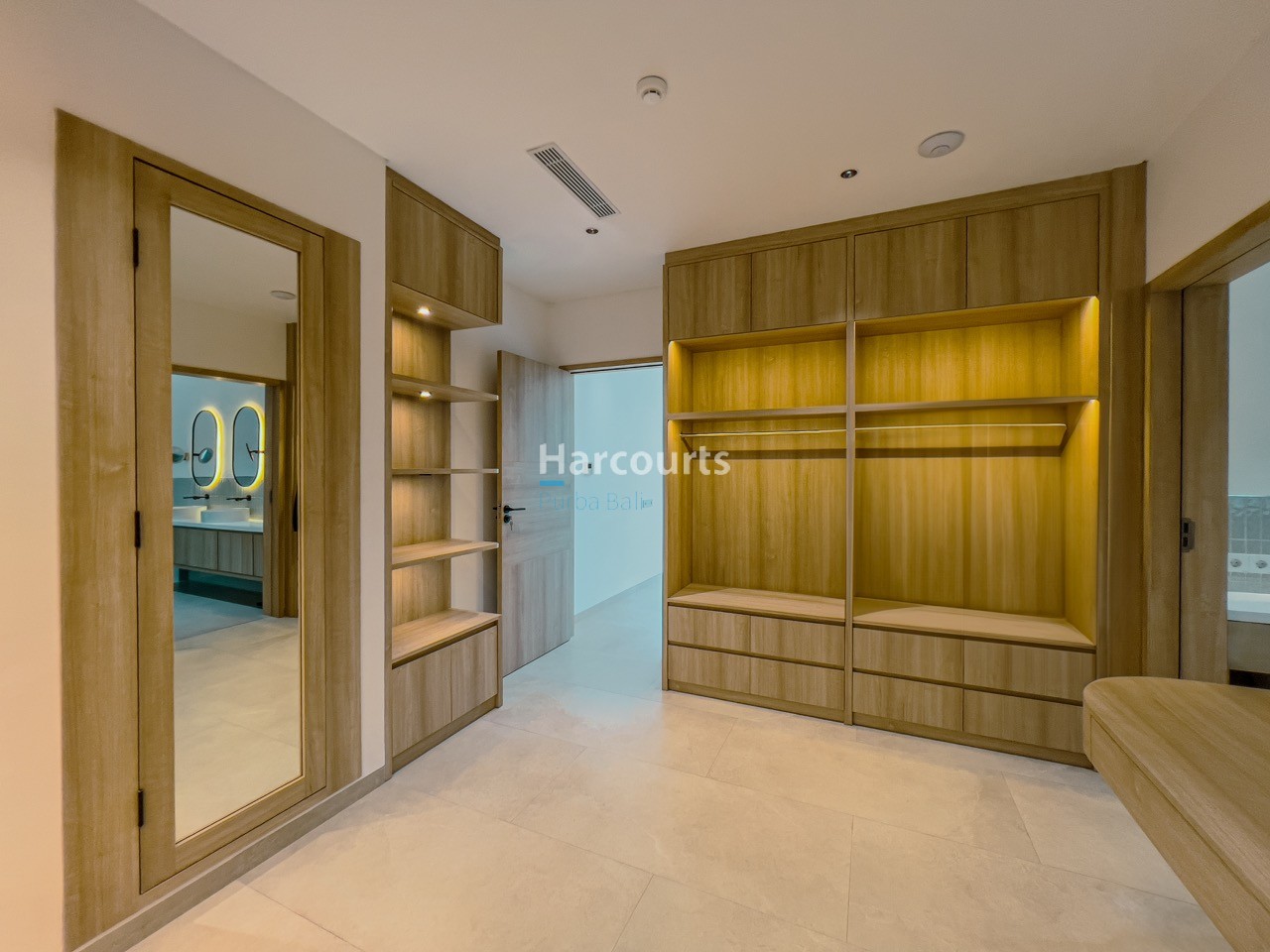 06 Master Dressingroom 4 Large