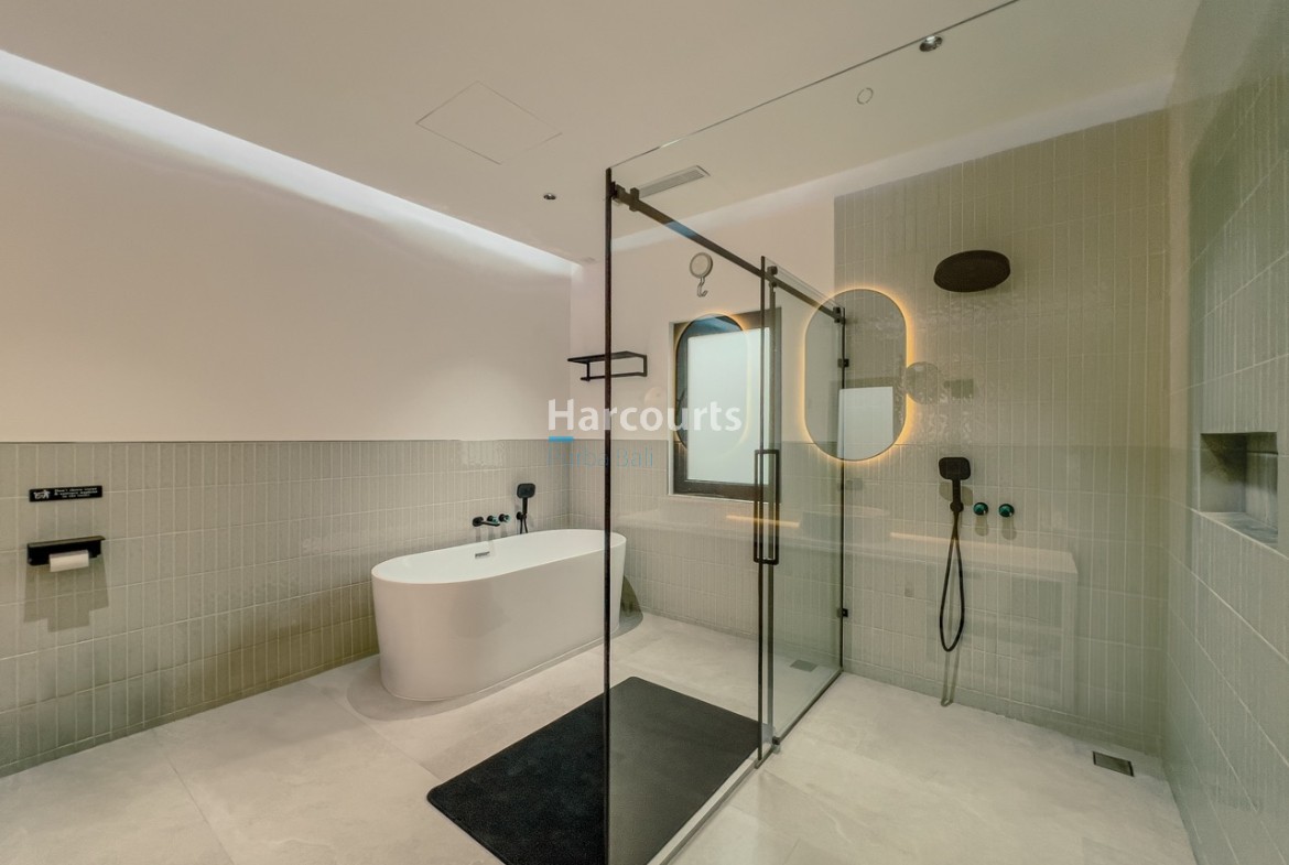 08 Master Bathroom 2 Large