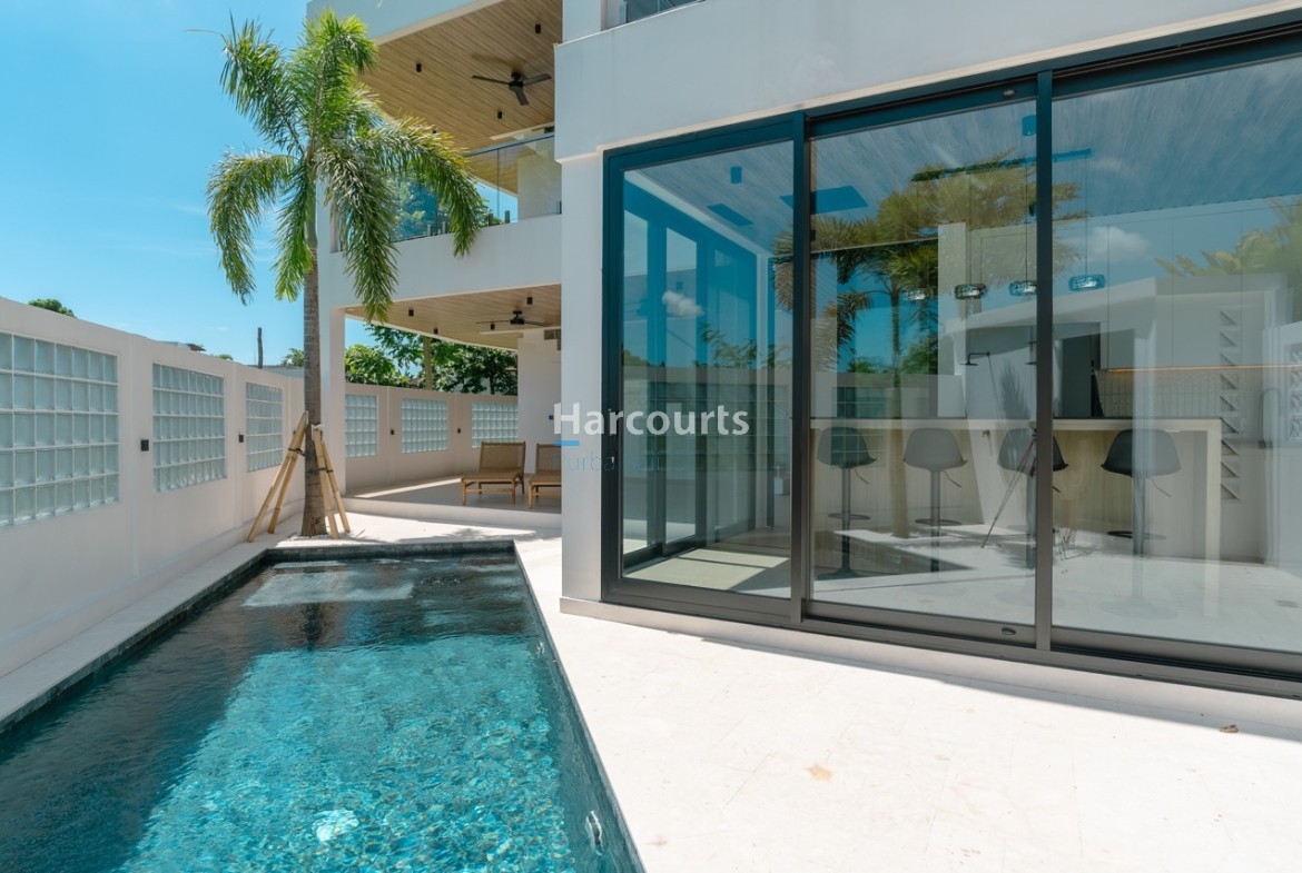 23 Pool View 1 Large