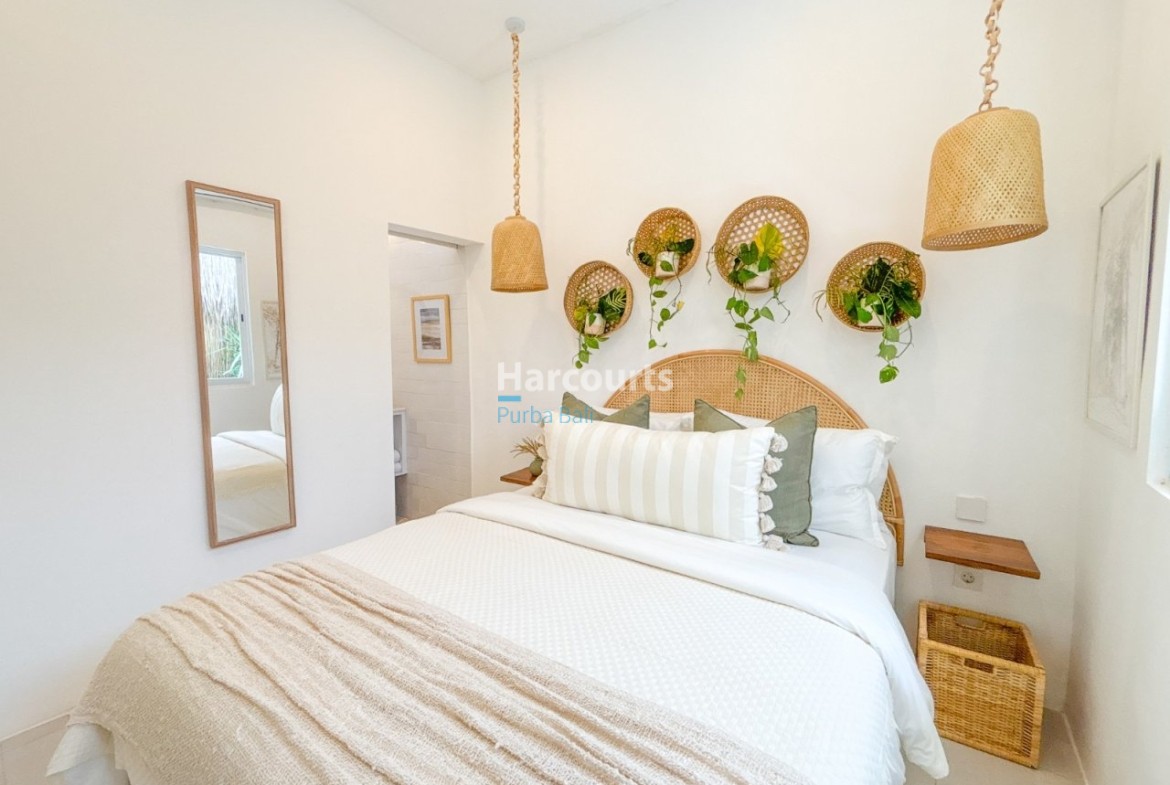 Berawa Villa Bedroom Woven Headboard Pendant Lights