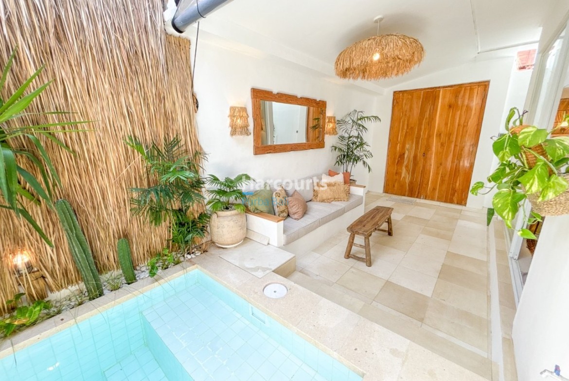 Berawa Villa Plunge Pool Straw Wall