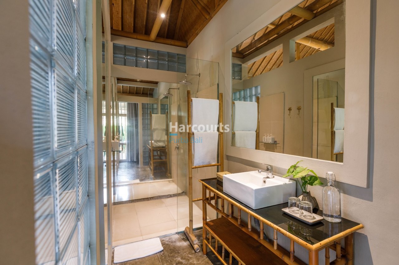 Conveniently Located Bumbak This Freehold Ownership