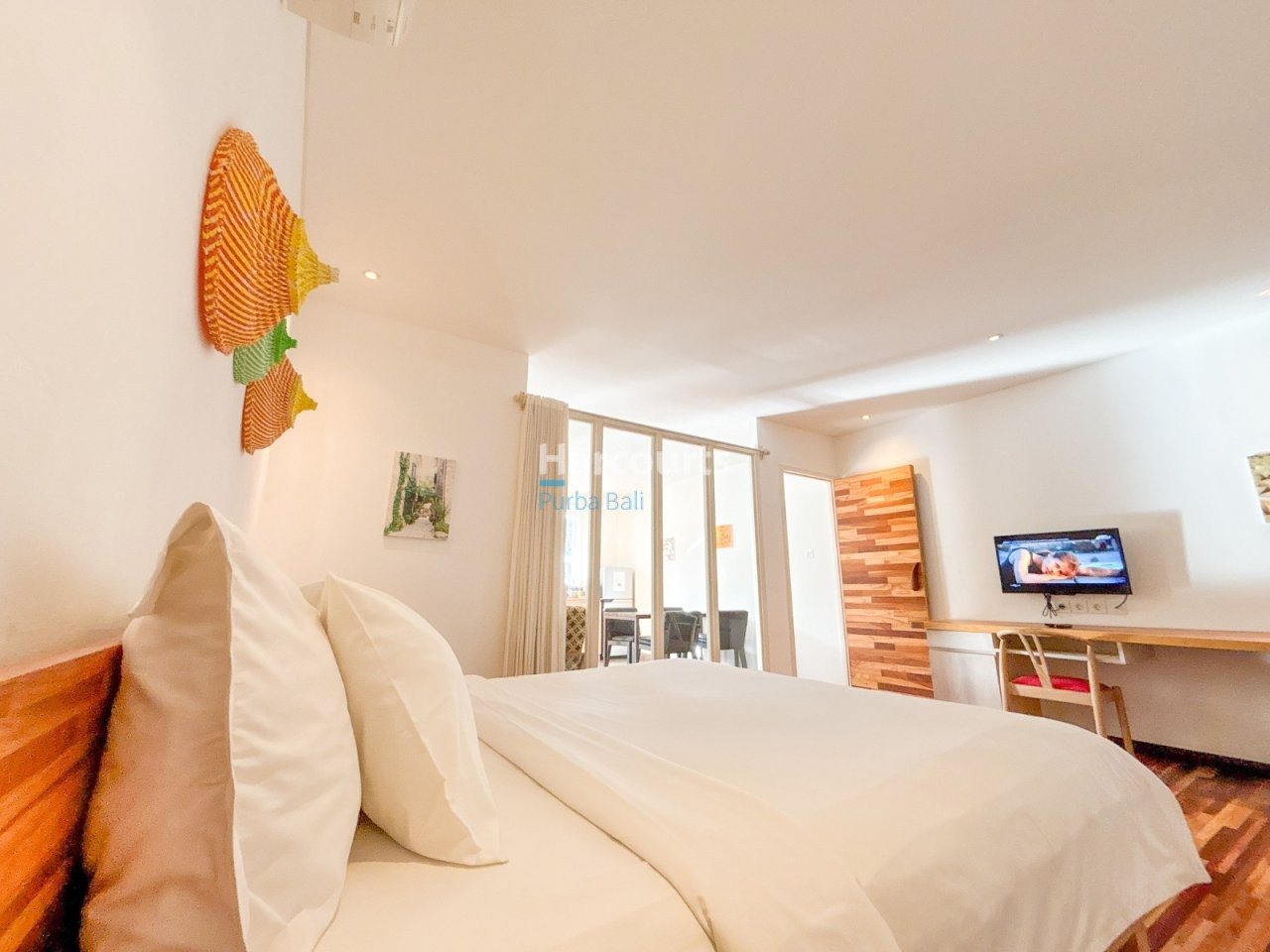 Jimbaran Apartment Bedroom Tv Wooden Door