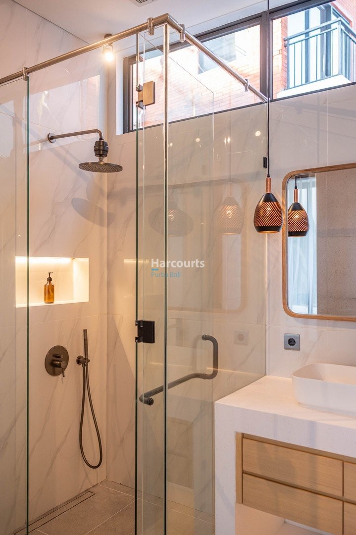 Pererenan Villa Bathroom Marble Shower Copper Pendants