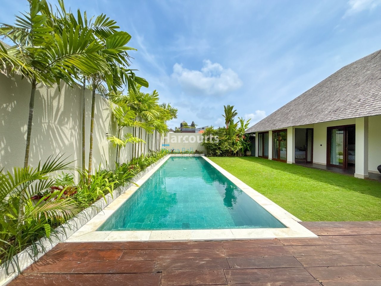 Set Quiet Residential Enclave For Sale 1