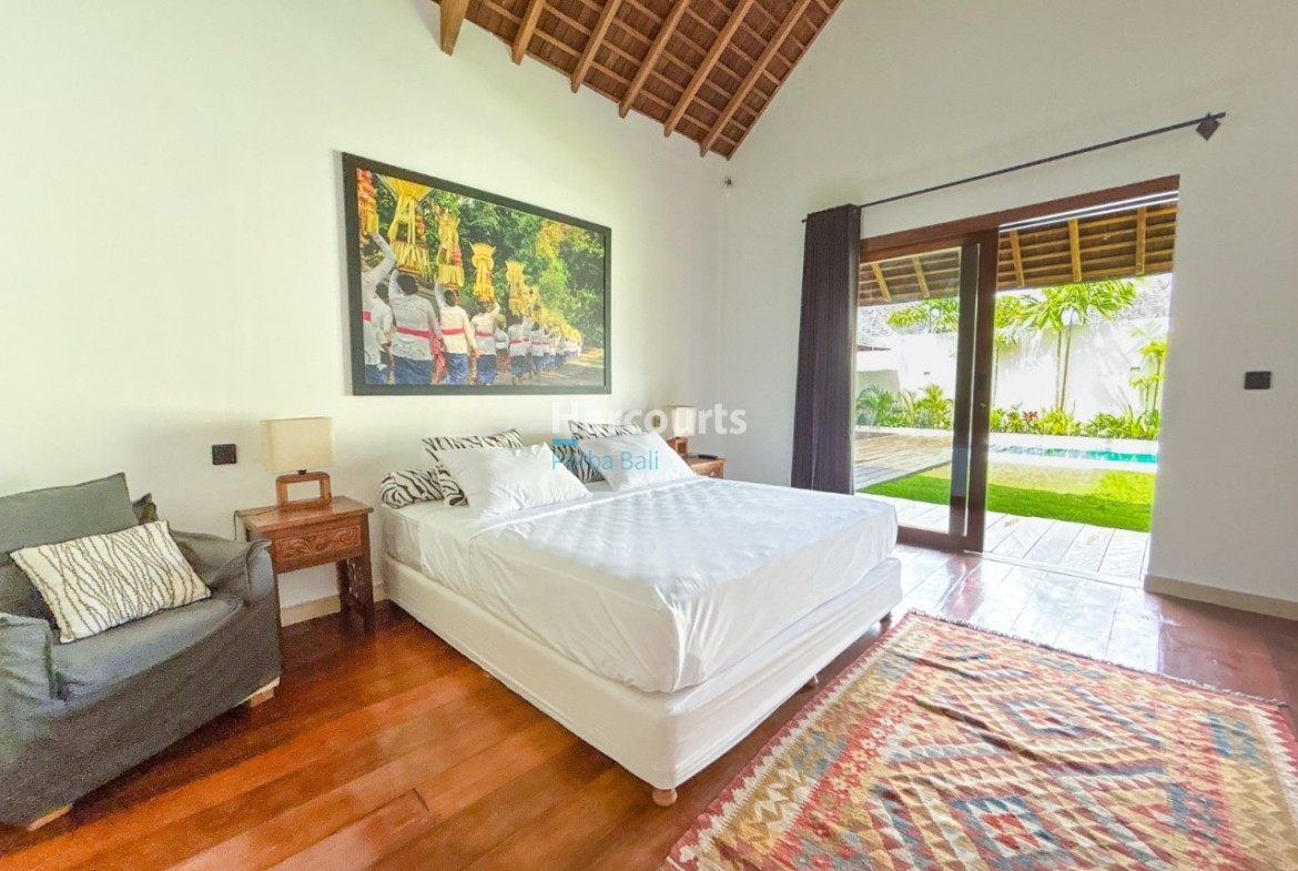 Set Quiet Residential Enclave Holiday Rental