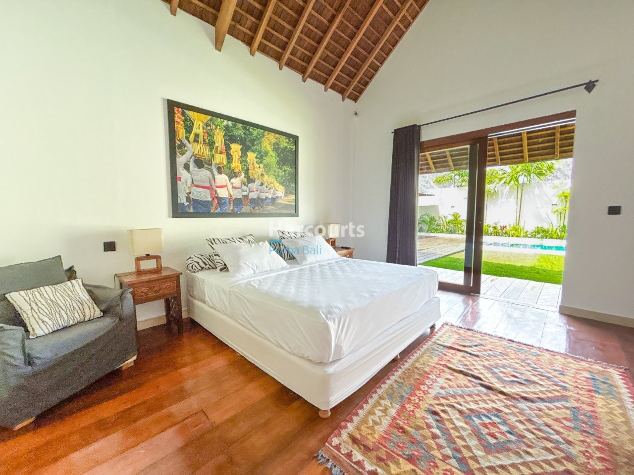 Set Quiet Residential Enclave Holiday Rental