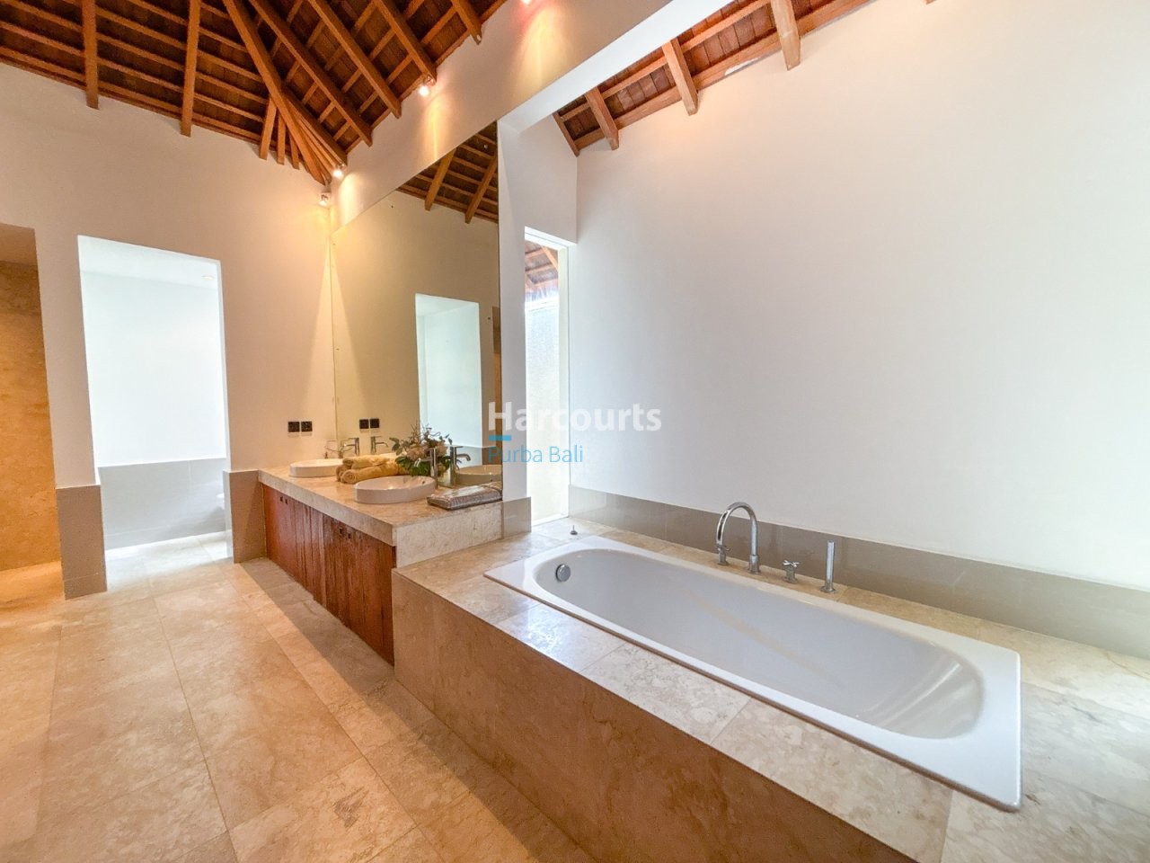 Set Quiet Residential Enclave Property Investment