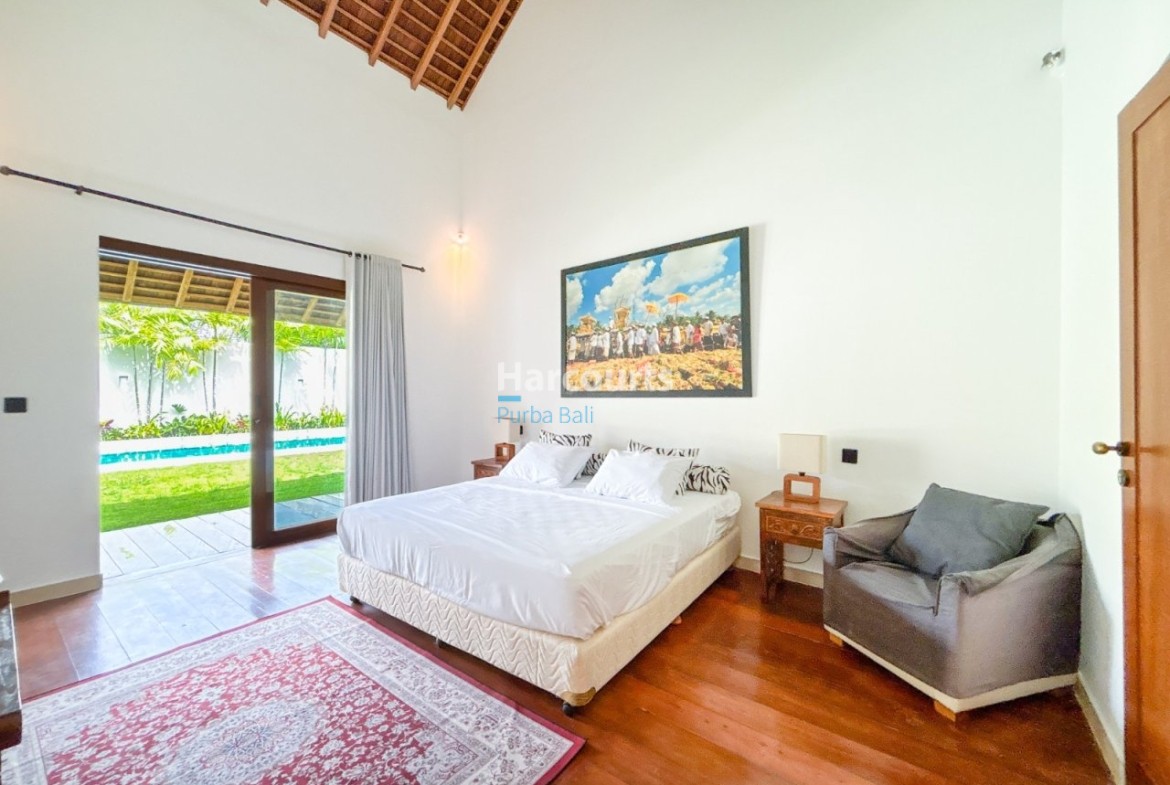 Set Quiet Residential Enclave Ricefield View