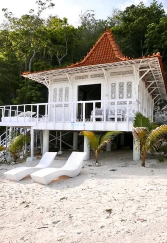 Set Within Unspoiled Coastal Property Investment