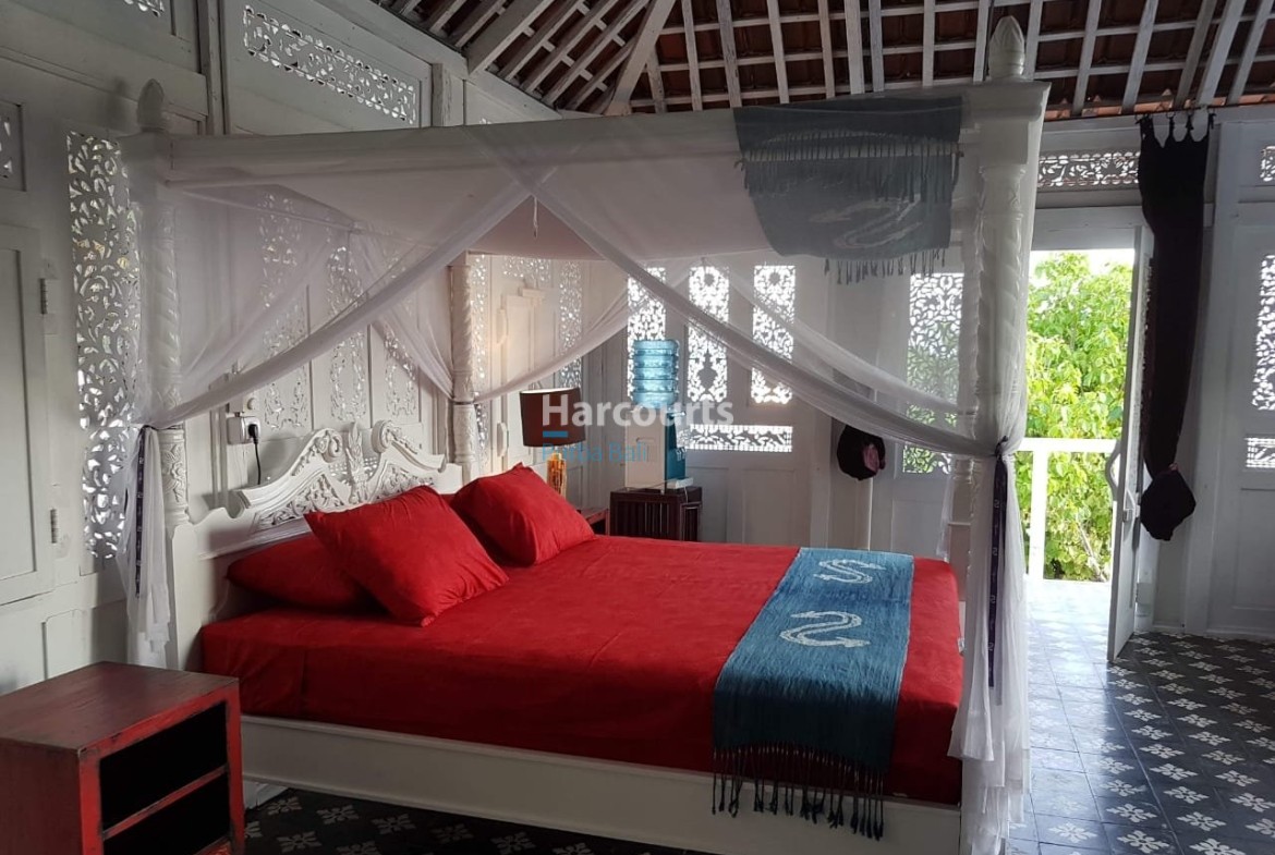 Set Within Unspoiled Coastal Beach View