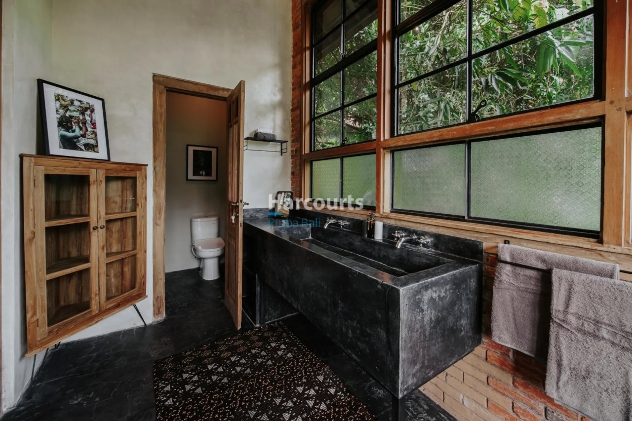 Located Historic Tranquil Enclave Jungle View