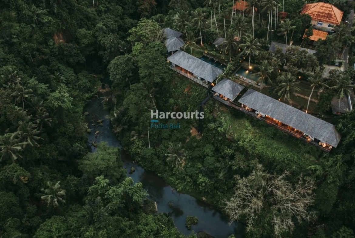 Located Historic Tranquil Enclave Luxury Living