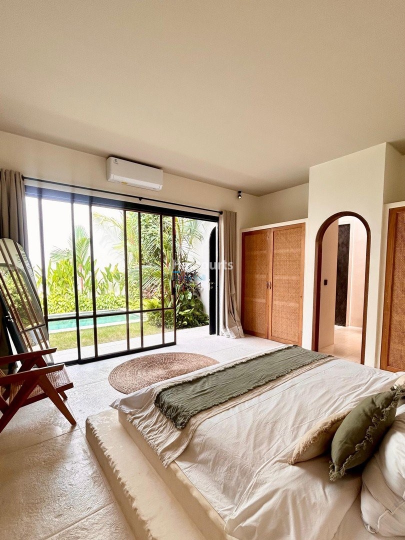 Set Quiet Sought After Enclave Leasehold Ownership