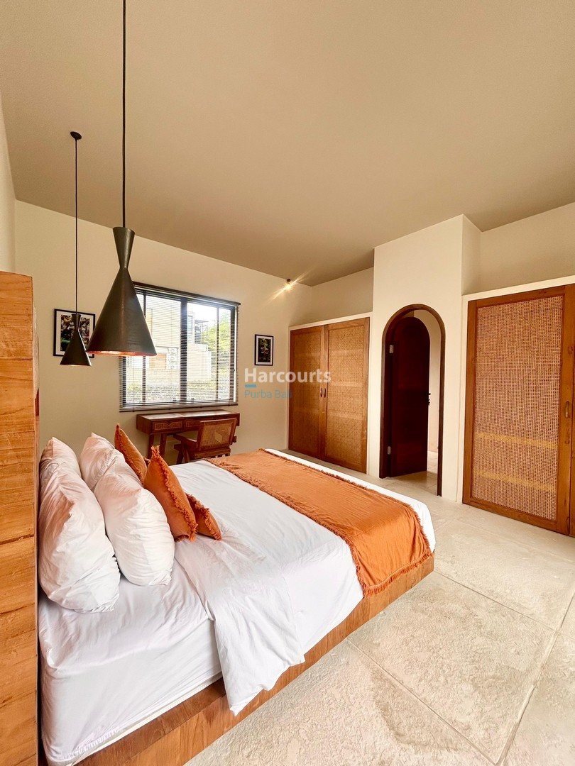 Set Quiet Sought After Enclave Tropical Modern