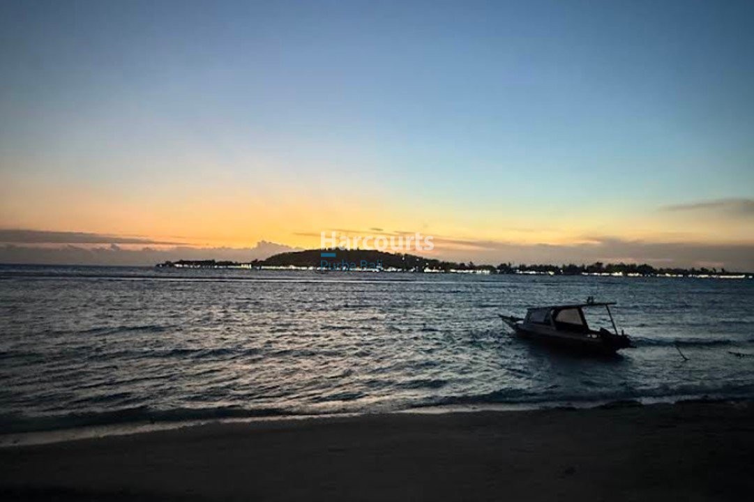 Rare Beachfront Offering Gili Tropical Modern