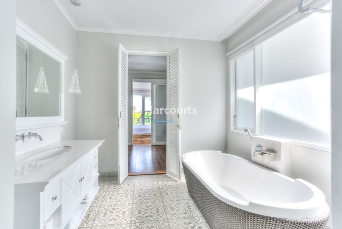 Combining Contemporary Tropical Living Luxury Living