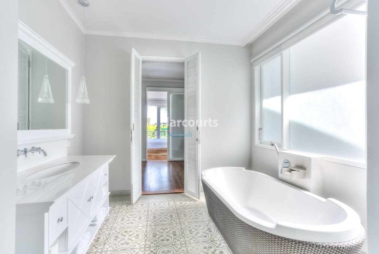 Combining Contemporary Tropical Living Luxury Living