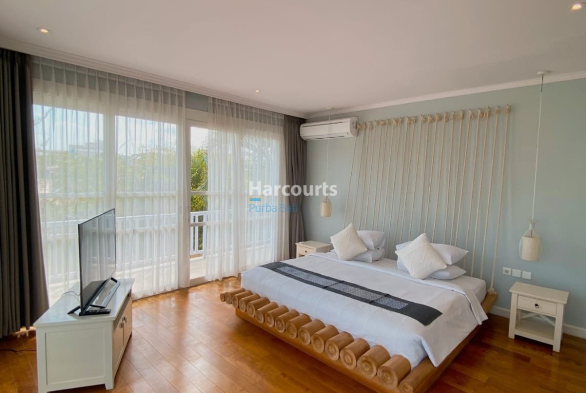 Combining Contemporary Tropical Living Real Estate Bali