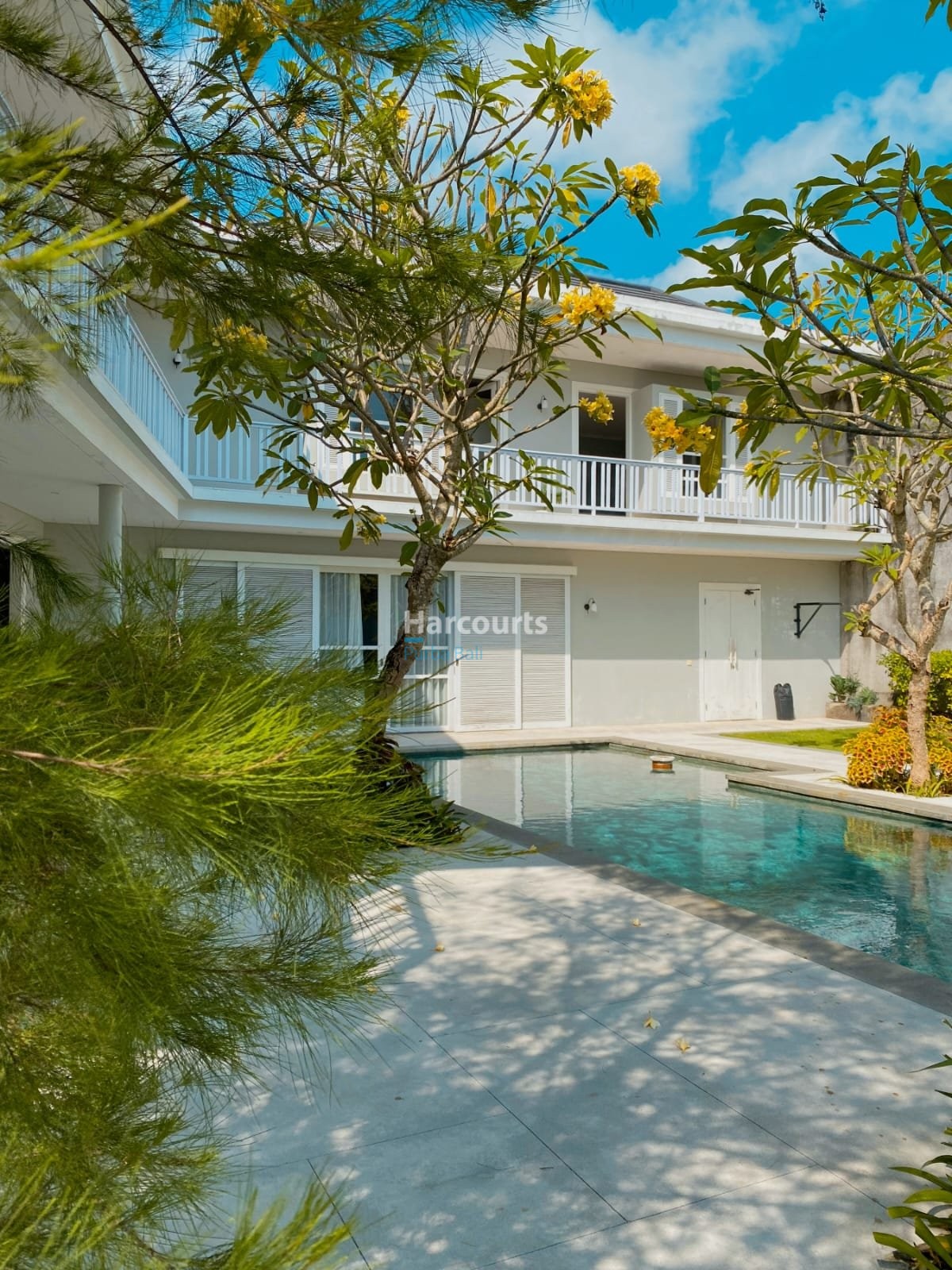 Combining Contemporary Tropical Living Tropical Modern