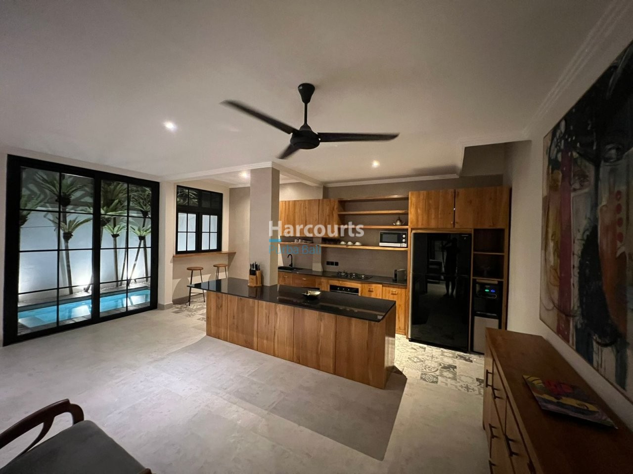 This Spacious Town House Leasehold Opportunity