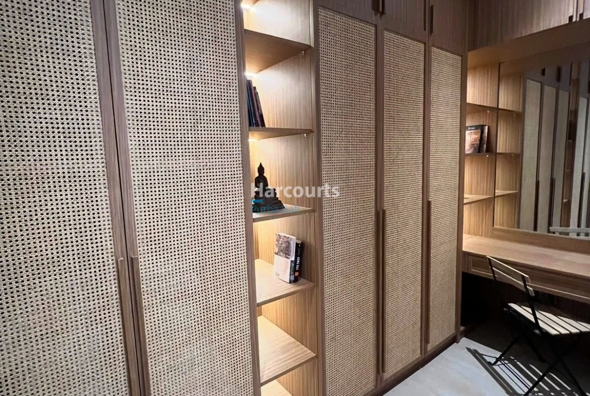 This Spacious Town House Luxury Living