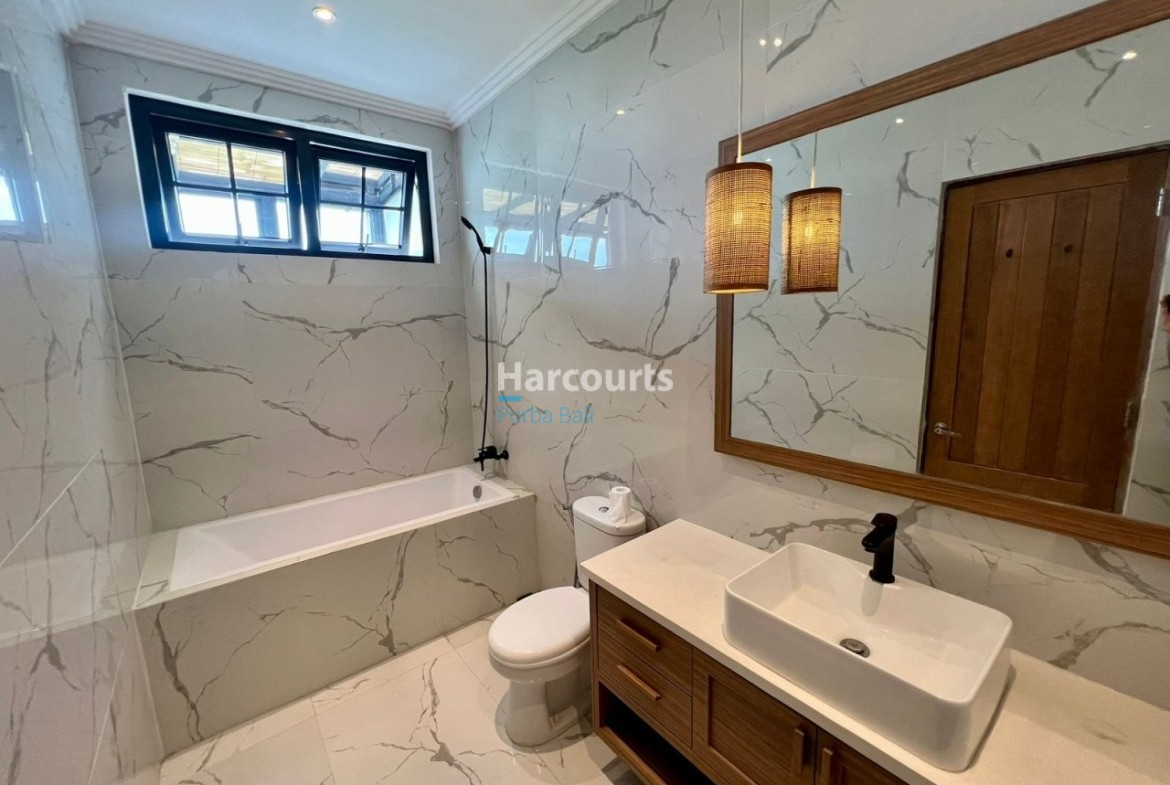 This Spacious Town House Swimming Pool