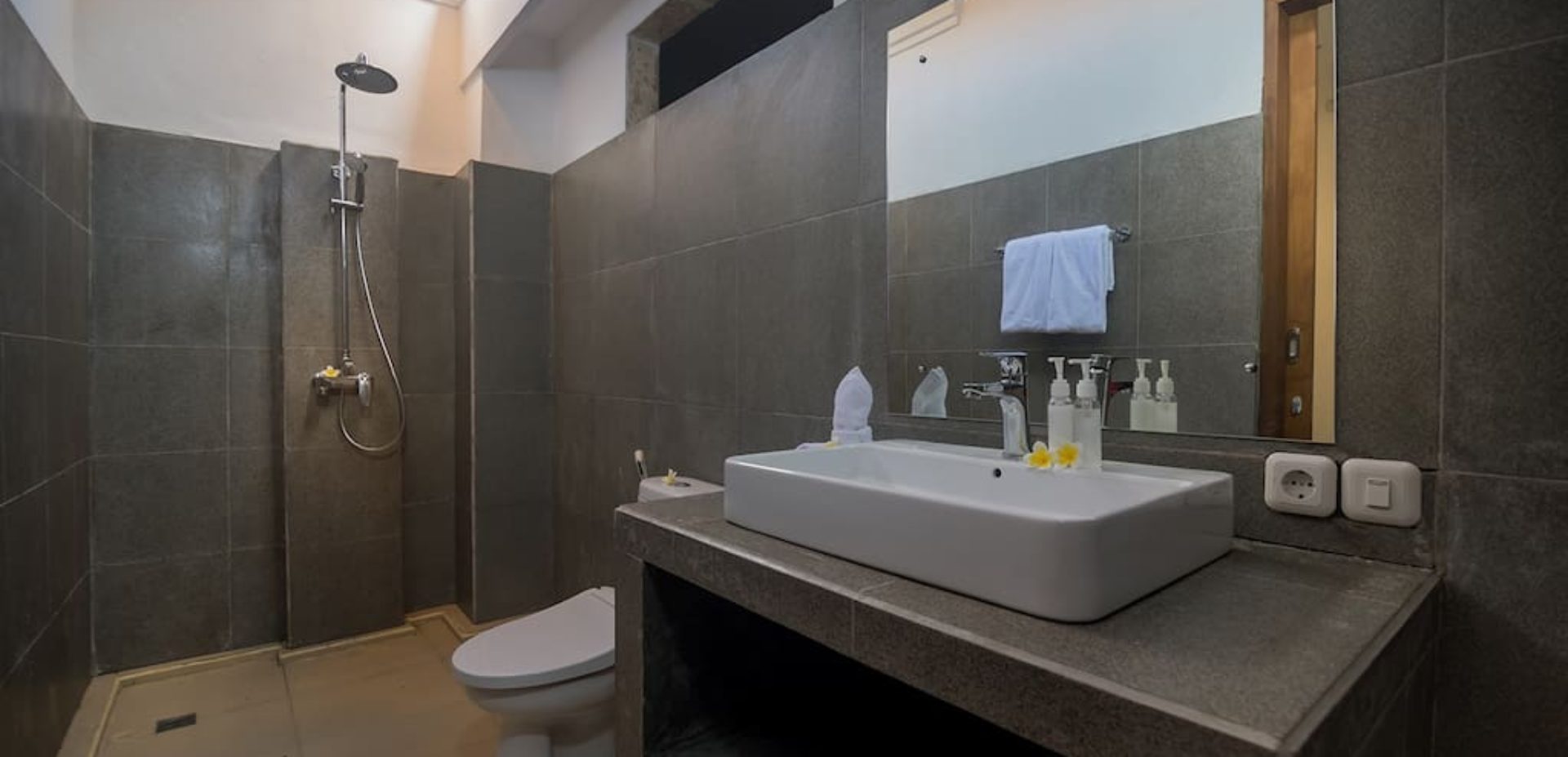 5744013f A9cf 4a82 9ade 20c86b6a8896 1920×927