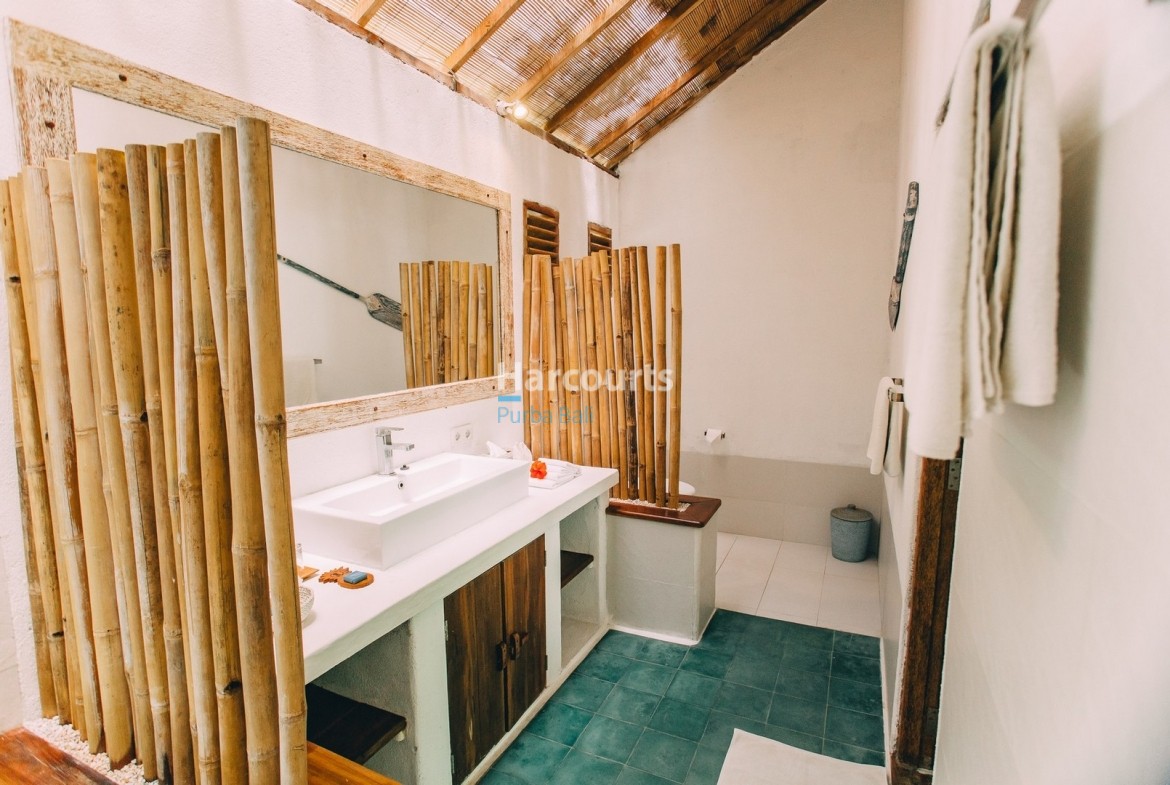 this-luxurious-award-winning-beachfront-tropical-modern