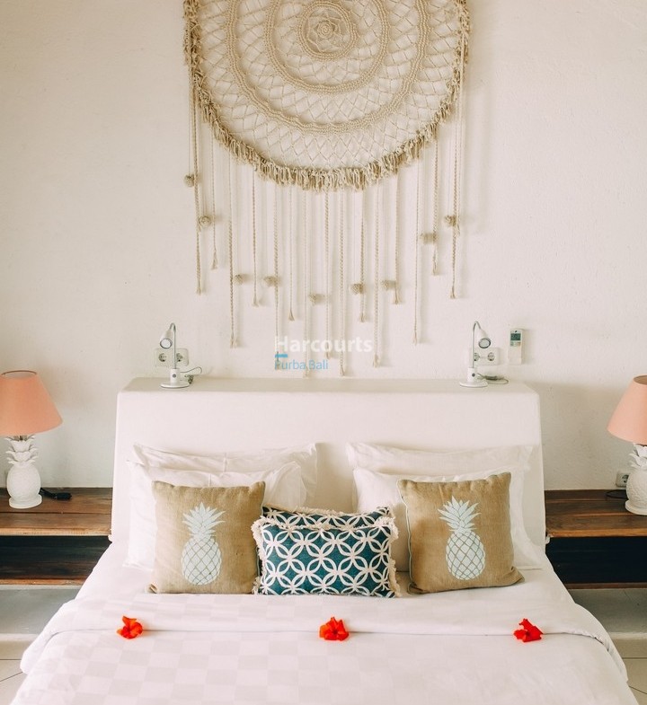 this-luxurious-award-winning-beachfront-freehold-opportunity