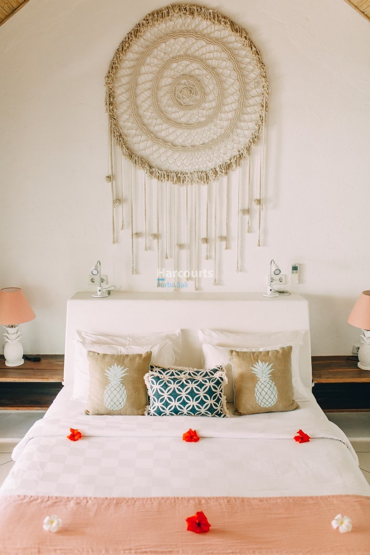 this-luxurious-award-winning-beachfront-freehold-opportunity