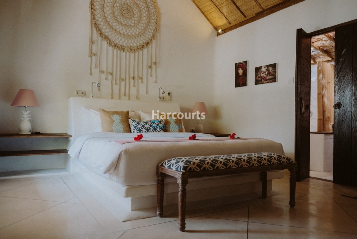 this-luxurious-award-winning-beachfront-freehold-ownership