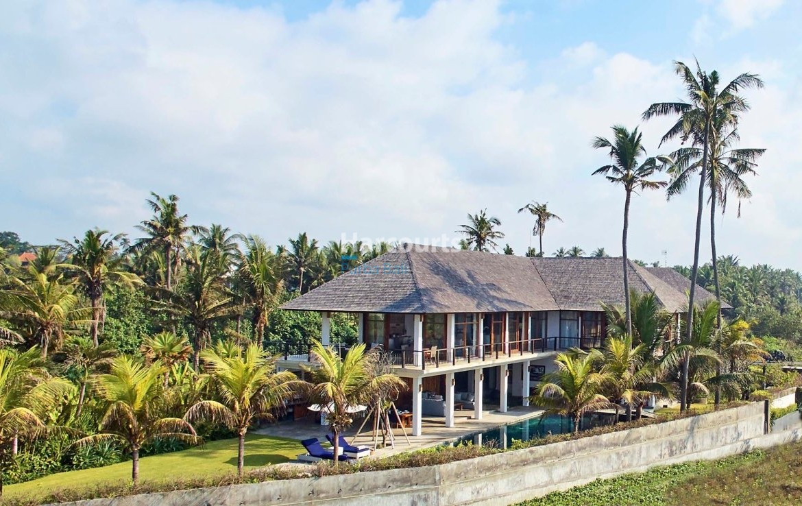 Rarely Does Absolute Beachfront Luxury Living 1