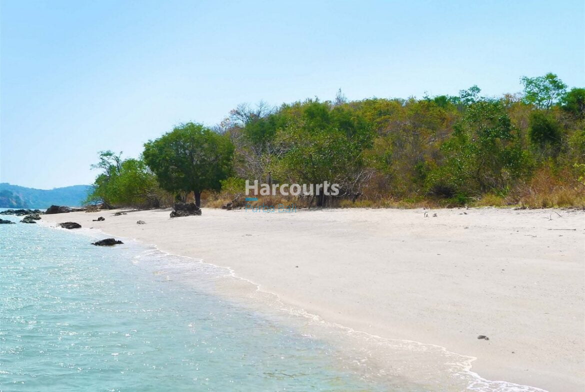 flores-has-long-been-ocean-breeze