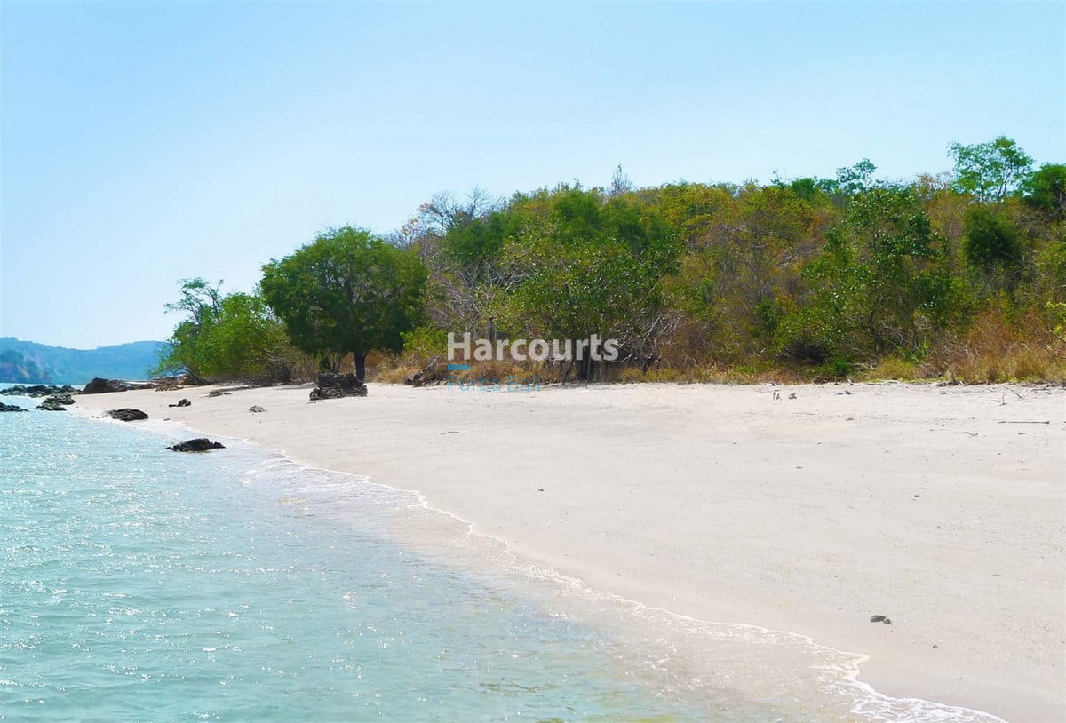 flores-has-long-been-ocean-breeze