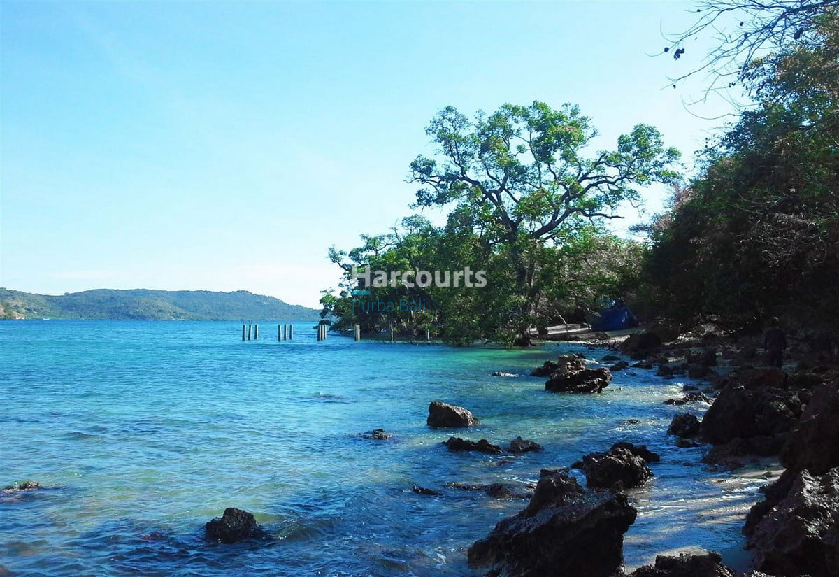 flores-has-long-been-ocean-breeze