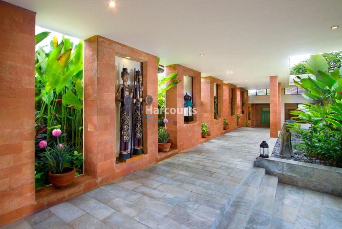 Bali Luxury Villa for Sale - Stunning 5-Bedroom Oasis, Pandawa