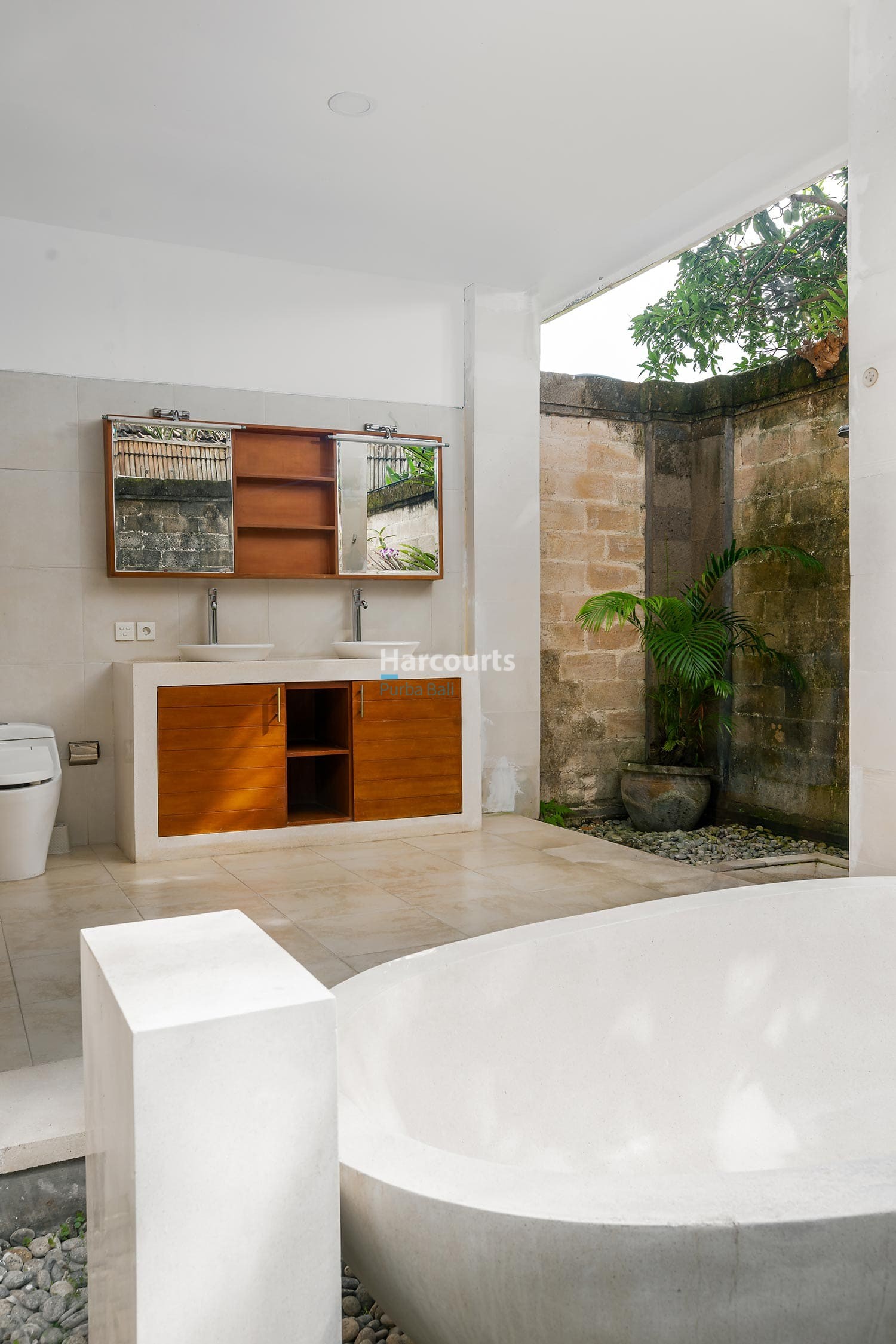 Pererenan Bali Villa Freehold - 5-Bedroom Contemporary Beauty