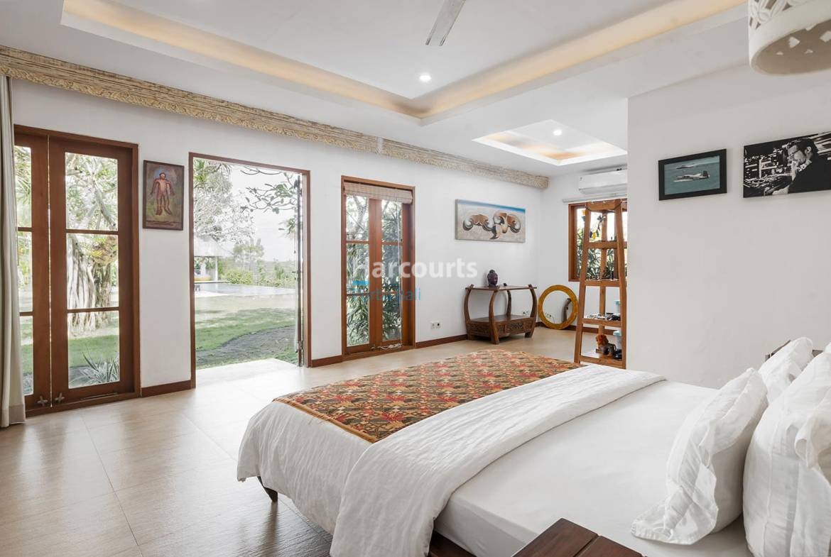Pererenan Bali Villa Freehold - 5-Bedroom Contemporary Beauty