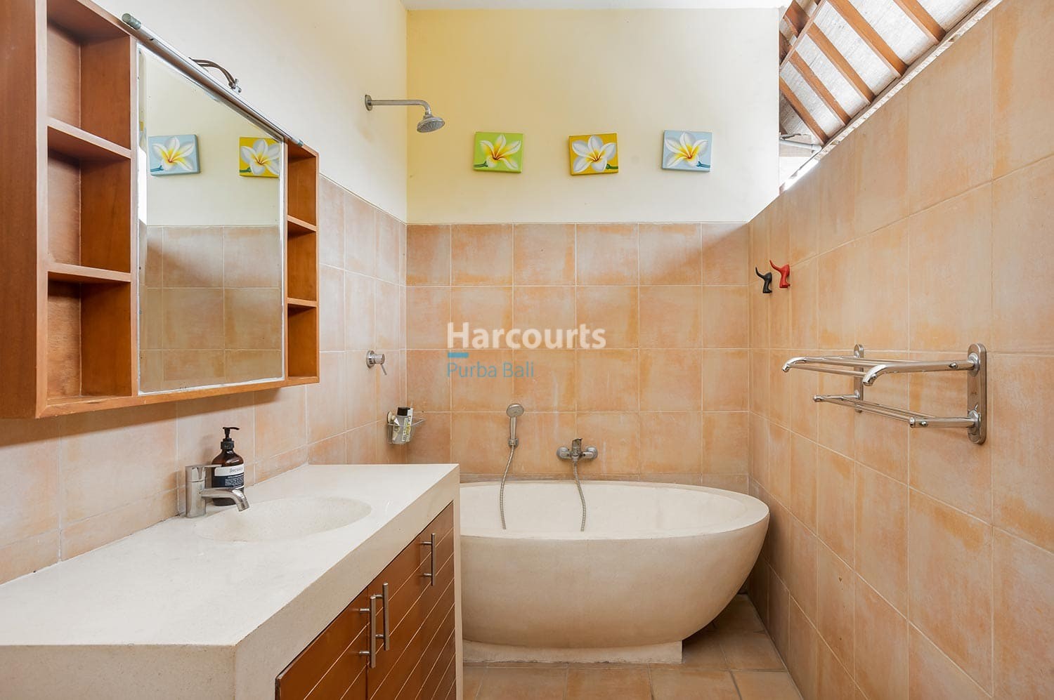 Pererenan Bali Villa Freehold - 5-Bedroom Contemporary Beauty