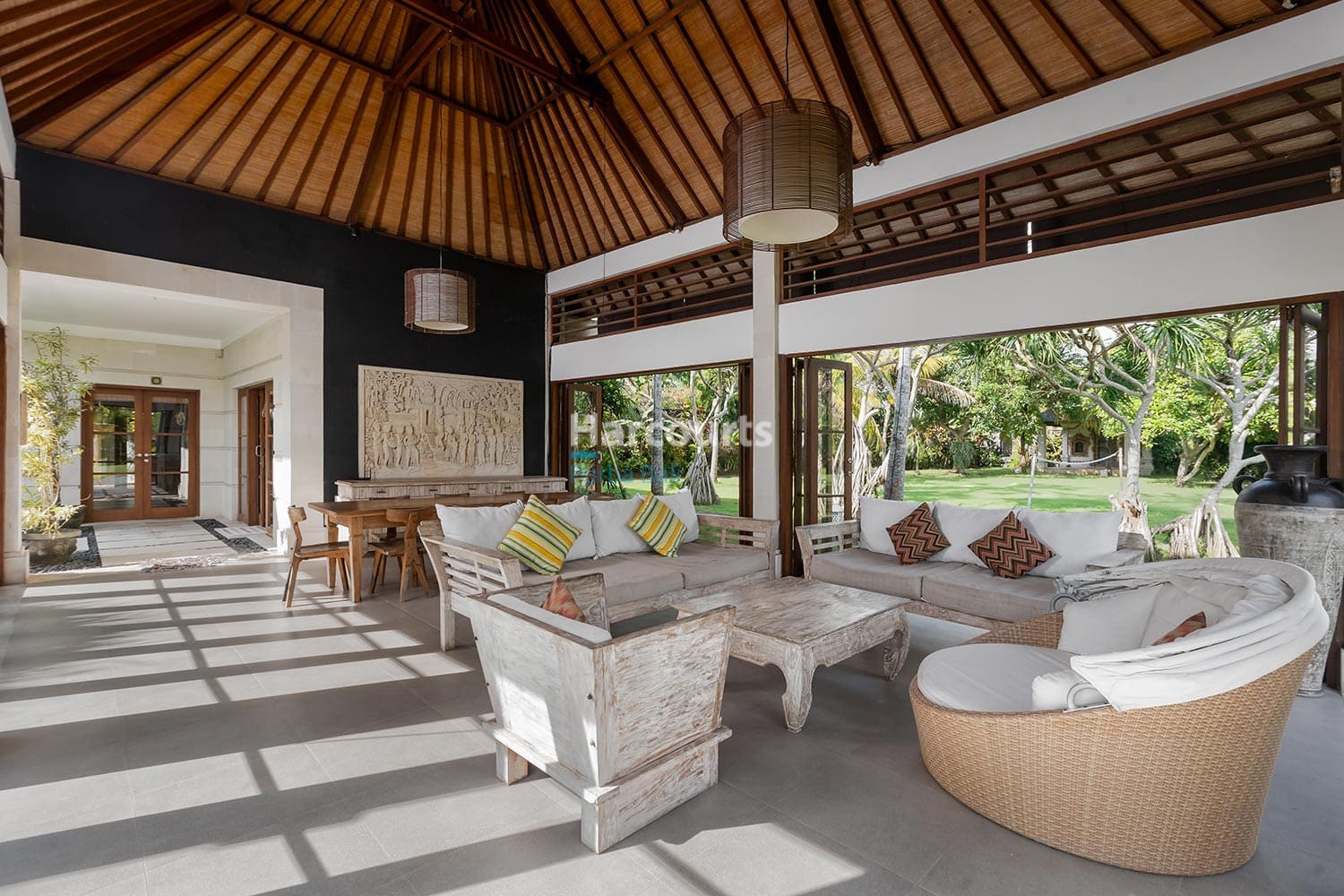 Pererenan Bali Villa Freehold - 5-Bedroom Contemporary Beauty