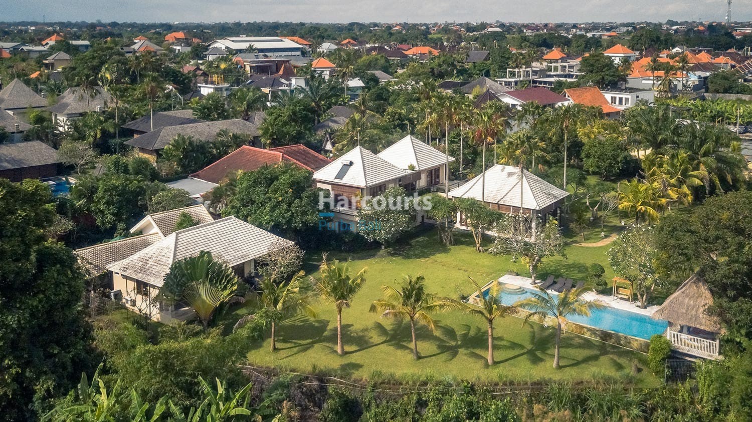 Pererenan Bali Villa Freehold - 5-Bedroom Contemporary Beauty